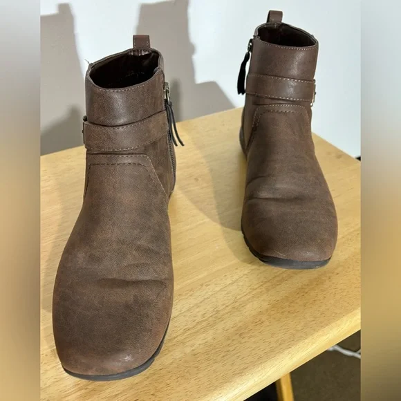Easy Spirit Brown Ankle Boots with Side Zipper - Picture 3 of 6